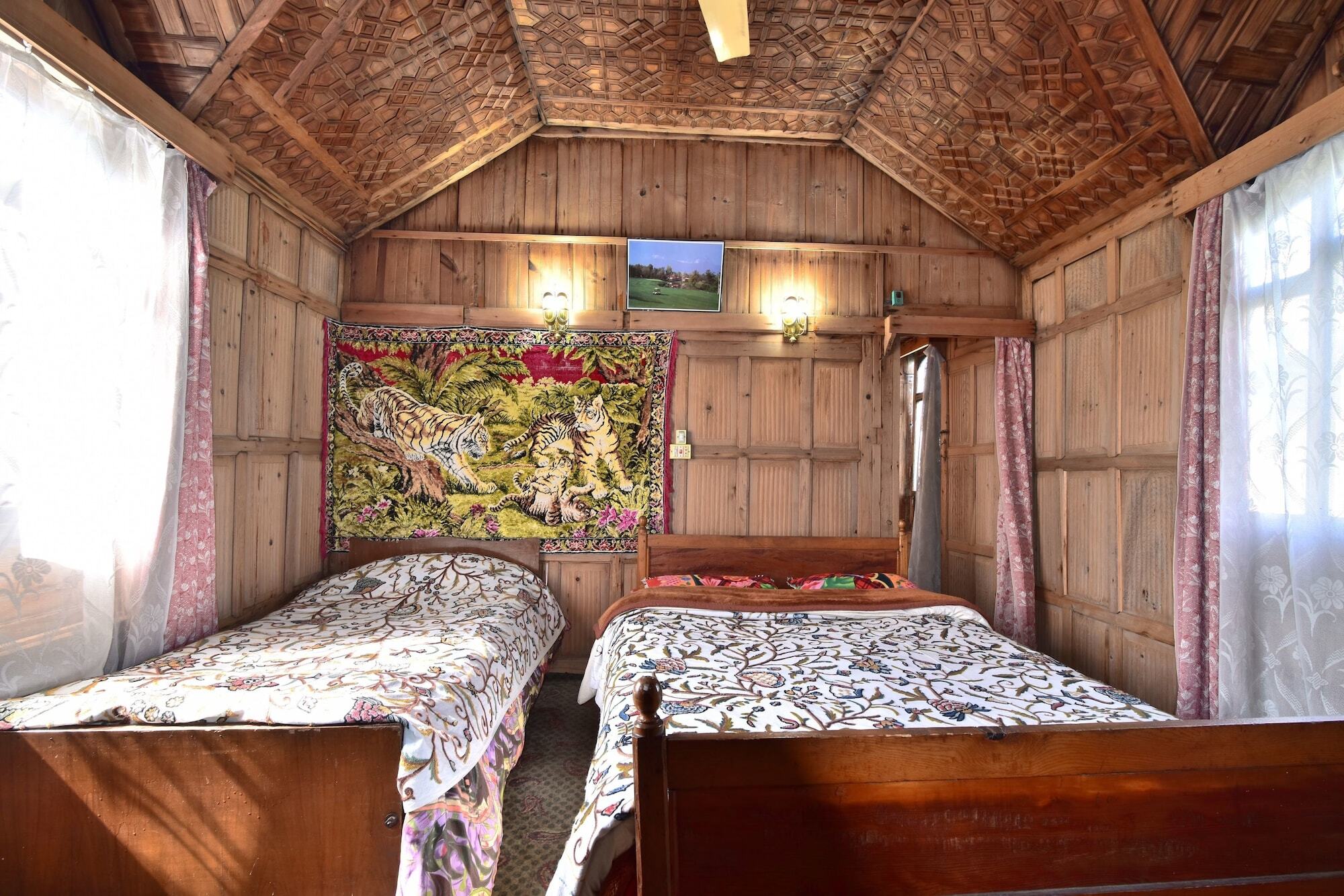 โกลเดน โฮป กรุ๊ปออฟโบ๊ต Hotel ศรีนาการ์ ภายนอก รูปภาพ